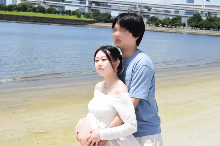 海辺で撮影したマタニティフォト（250枚目）