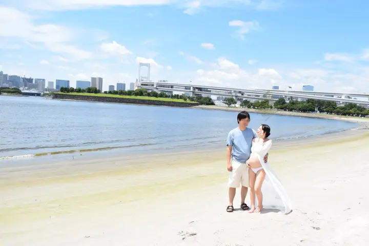 海辺で撮影したマタニティフォト（251枚目）