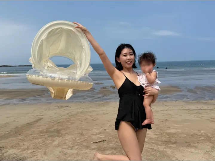 赤ちゃん、初めての海へ。家族3人で過ごした夏の日 未公開写真 2