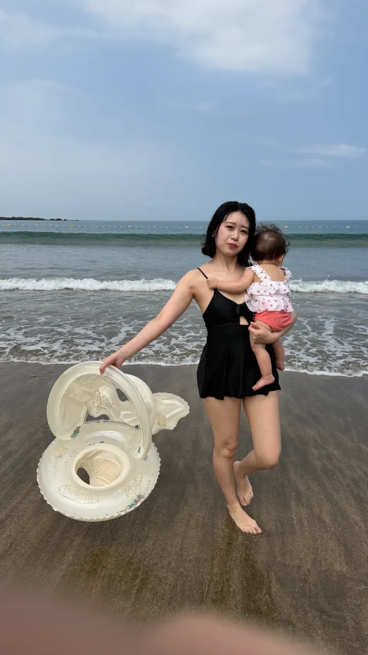赤ちゃん、初めての海へ。家族3人で過ごした夏の日 未公開写真 10