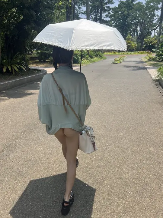 海辺で水着姿のママを撮影した写真（280枚目）